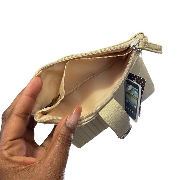 Kelly & Katie Faux Pebbled Leather Snap Close Full Size Wallet Cream Organized - Picture 4 of 4